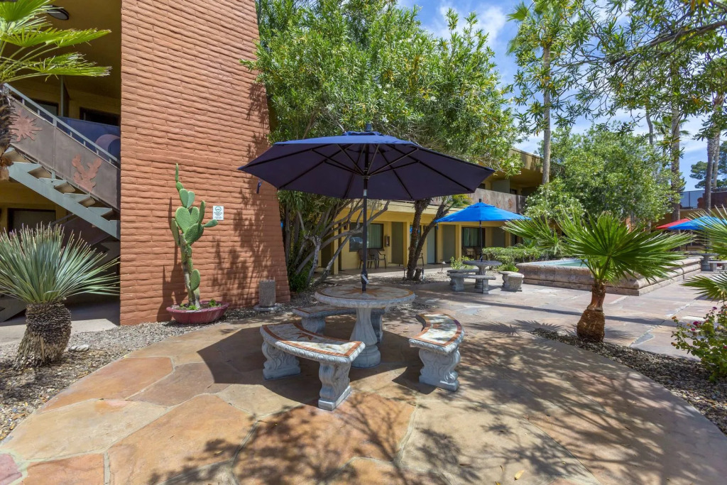 Royal Sun Hotel & Suites