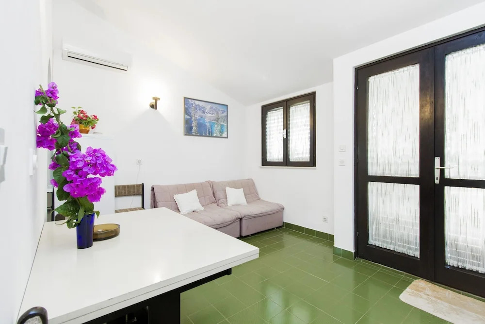 7 Olives Vintage Apartments