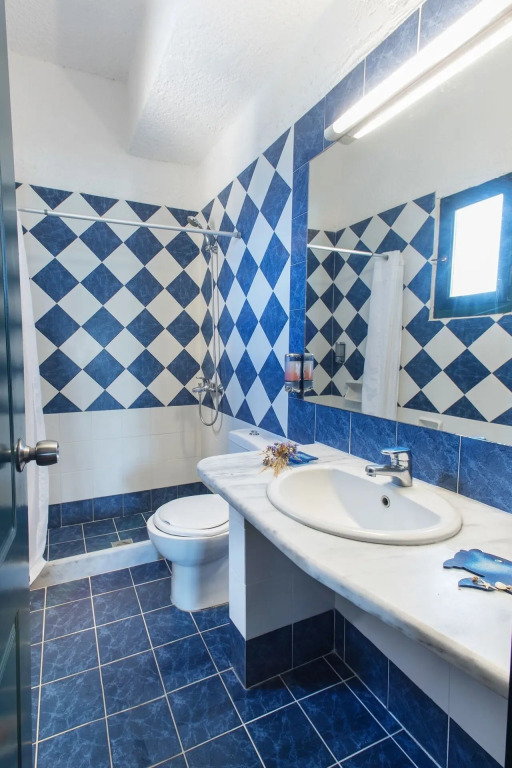 Cavos Bay Hotel & Studios