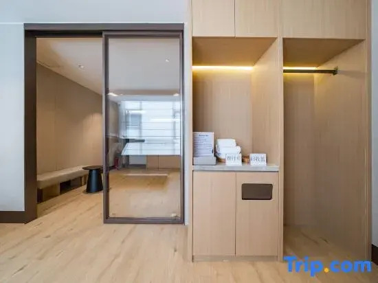 Starway Hotel (Xinyang Xi County Xiya Libao Plaza)