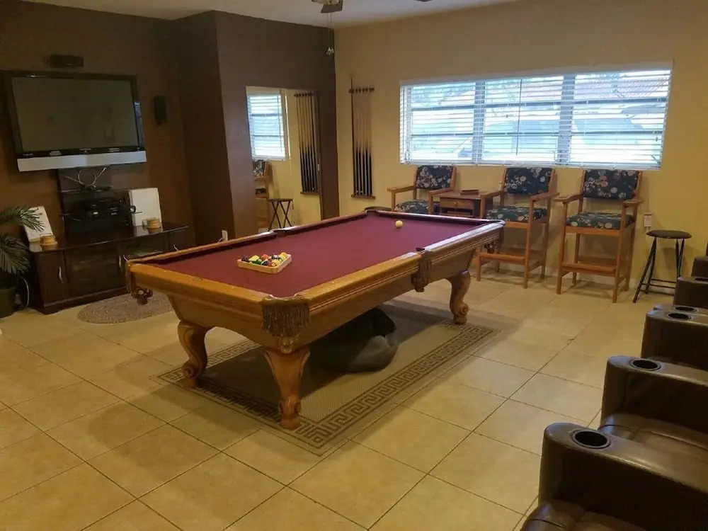 Hollywood Hills 4 Bedrooms 3 Bathrooms Home