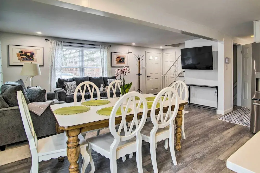 4 Mi to Beach! Family-Friendly Edgartown Escape