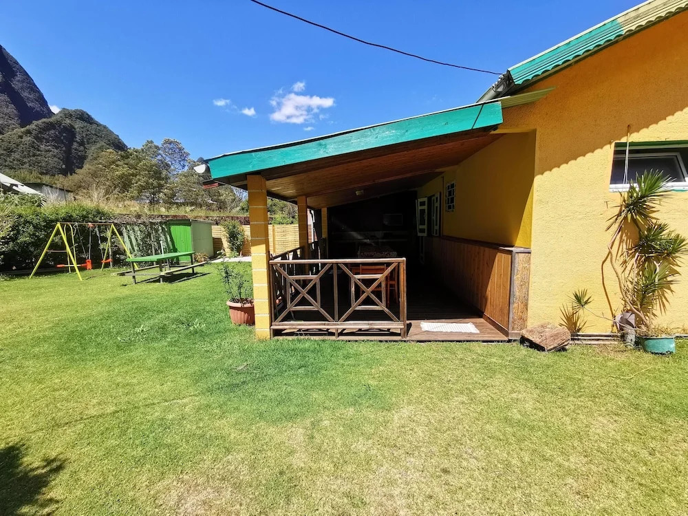 House with 4 Bedrooms in Cilaos, with Wonderful Mountain View, Enclosed Garden And Wifi - 40 Km From the Beach