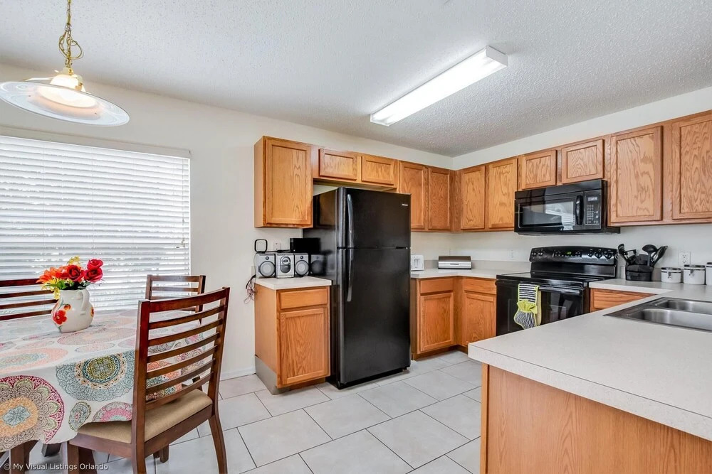 Villa Overlooking Pond at Golf Community 1108mc