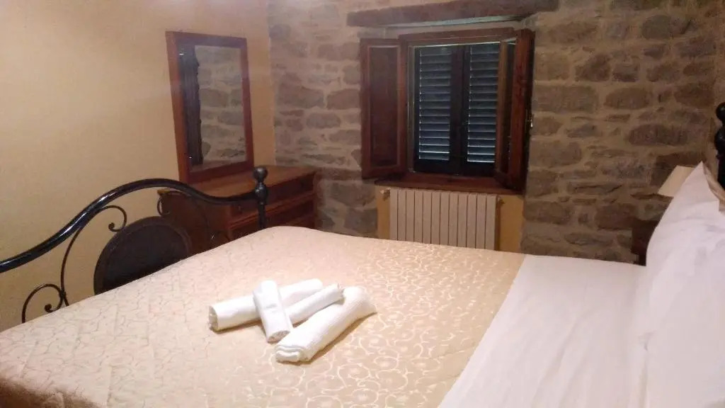 Charming house with shared pool in Caprese Michelangelo