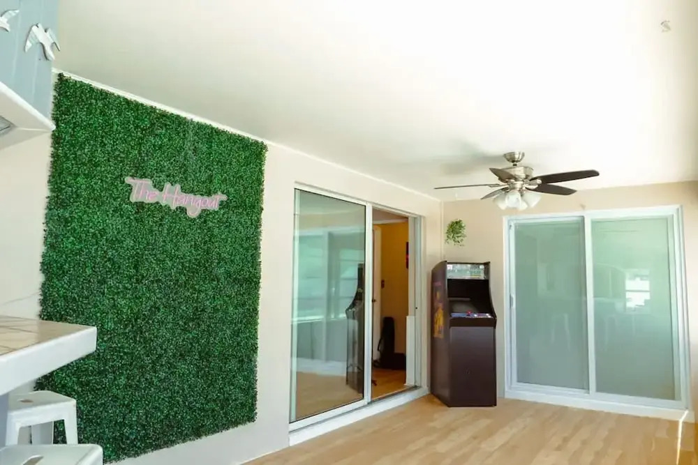 Four Bed Home With Pool Game Room Bar Near Beach