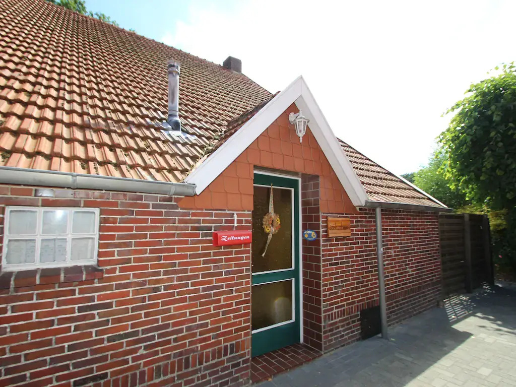 Terraced house in Strackholt in a beautiful area