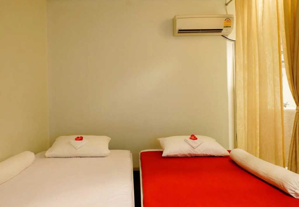 Saphan Krungthep Hostel & Spa