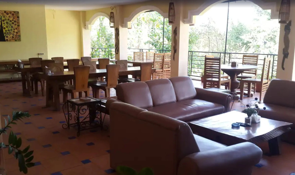 Centro Bajo Hotel & Resto