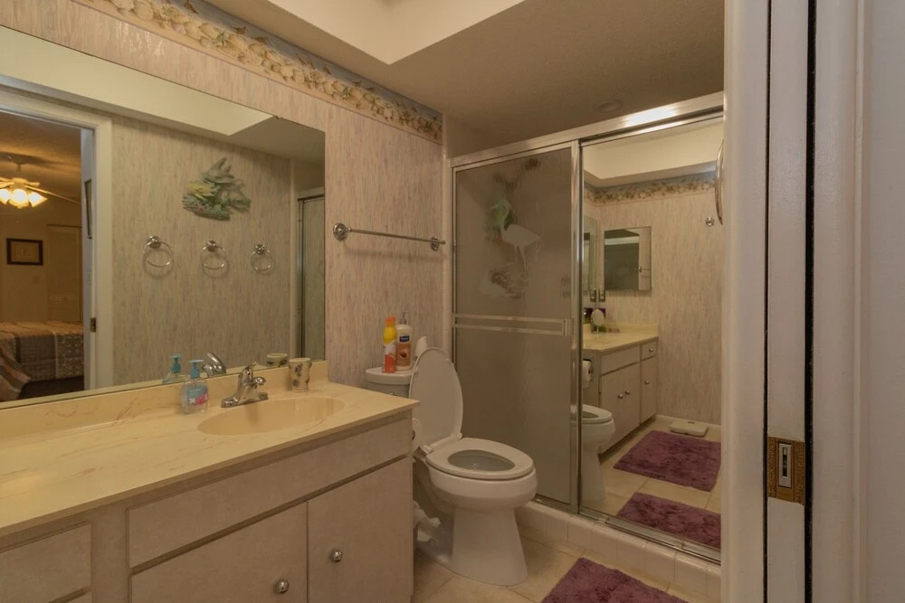 2 Bedroom With Community Pool Close To The Beaches 2 Condo by Redawning