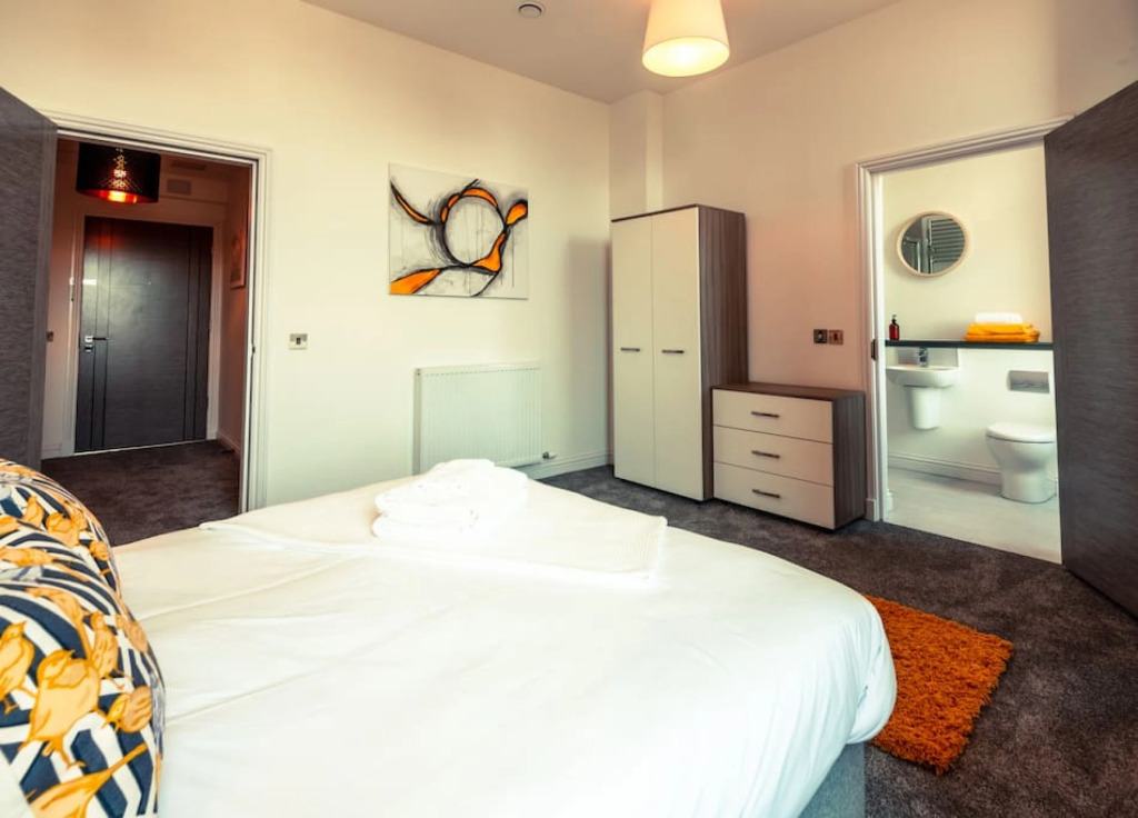 Maritime House - Luxury 2 Bed High Spec Apartment w Private Parking