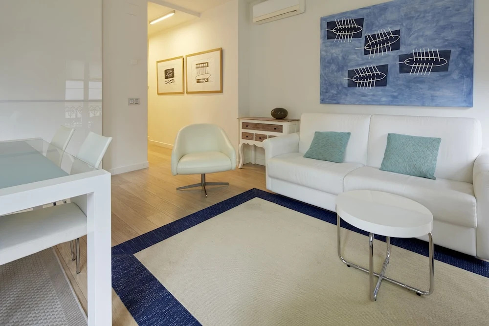 Easo Suite 2B by FeelFree Rentals