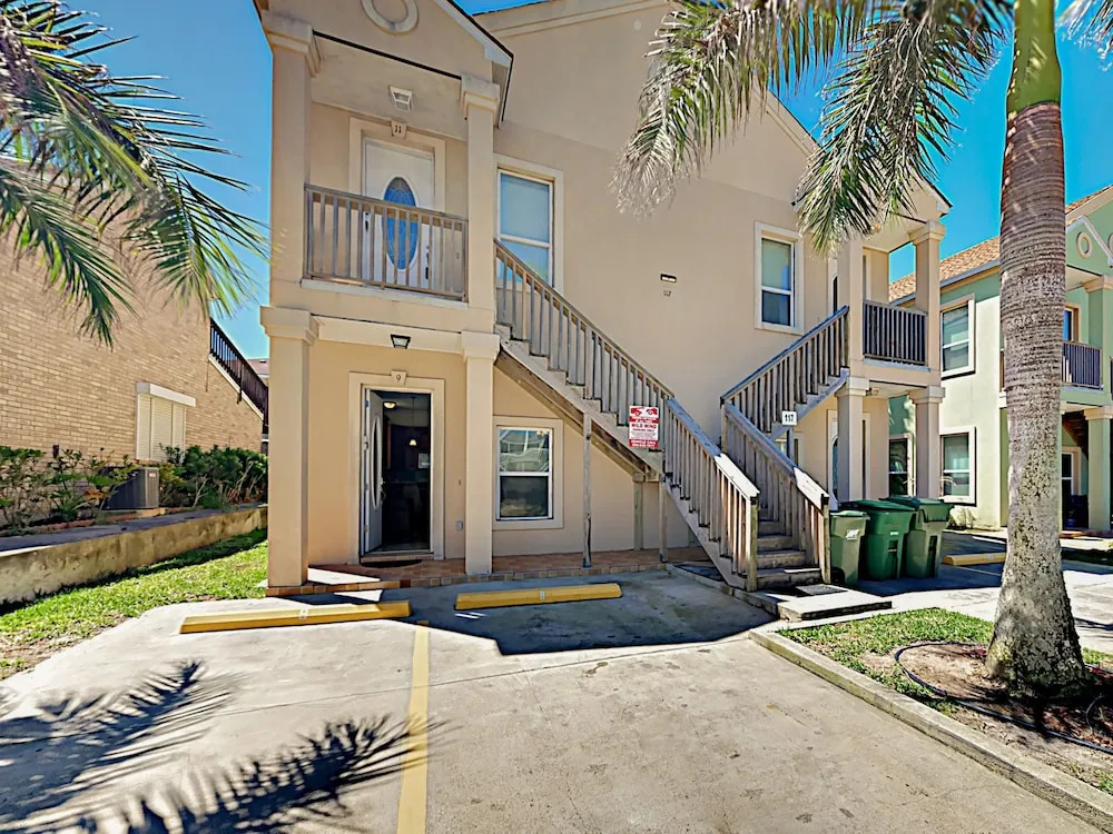 East Lantana Unit 9 - 2 Br Condo
