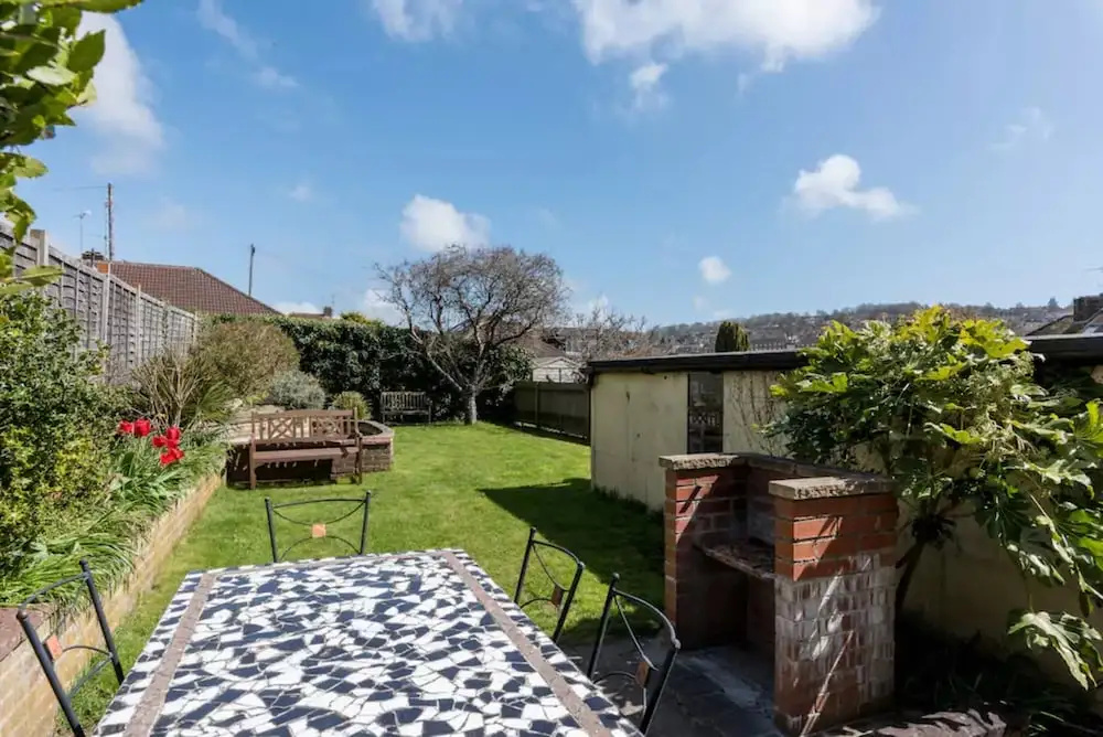 3 Bedroom House In Brighton With Garden