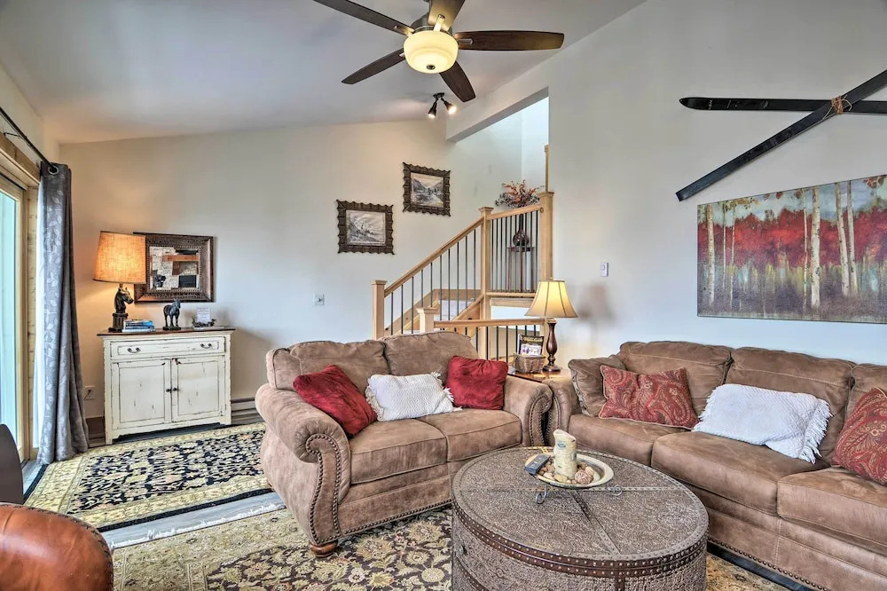 Cozy Mountain Getaway w/ Ski Shuttle Access!