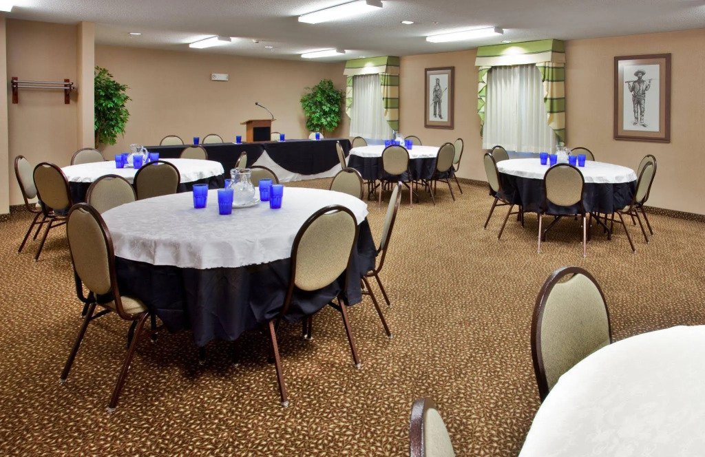Holiday Inn Express Warrenton by IHG