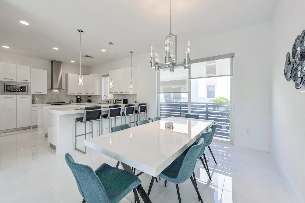 1315 North Ocean Blvd Townhouse by RedAwning