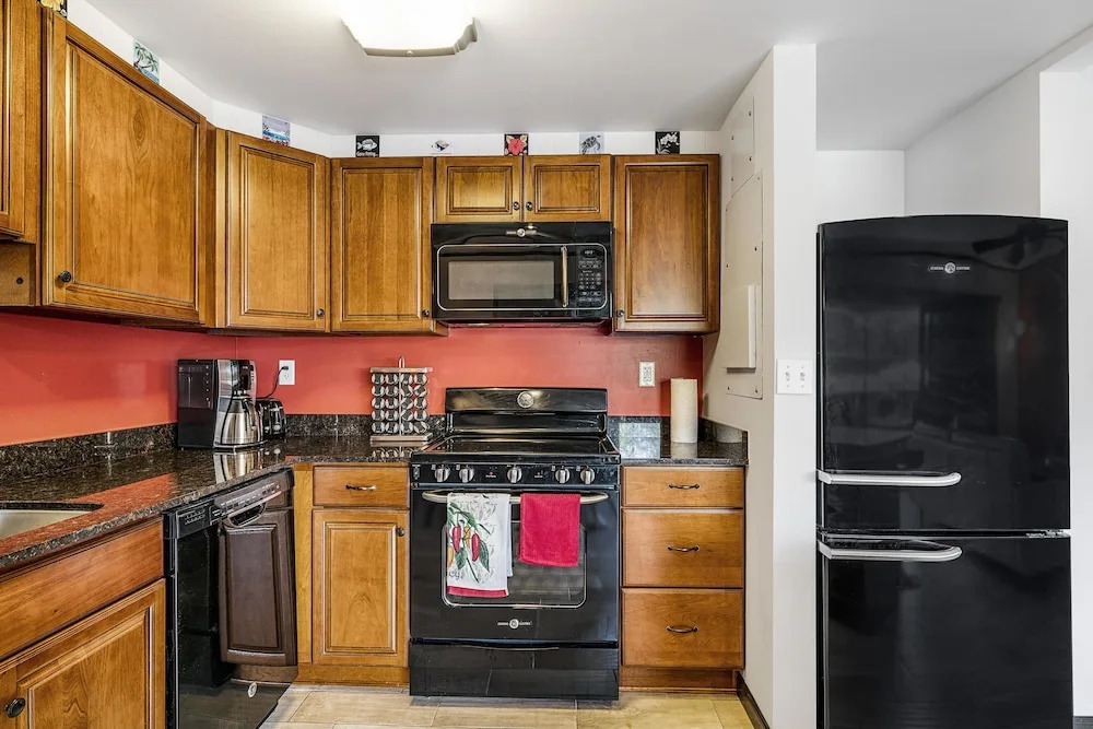 Kona Plaza 112 - 2 Br Condo