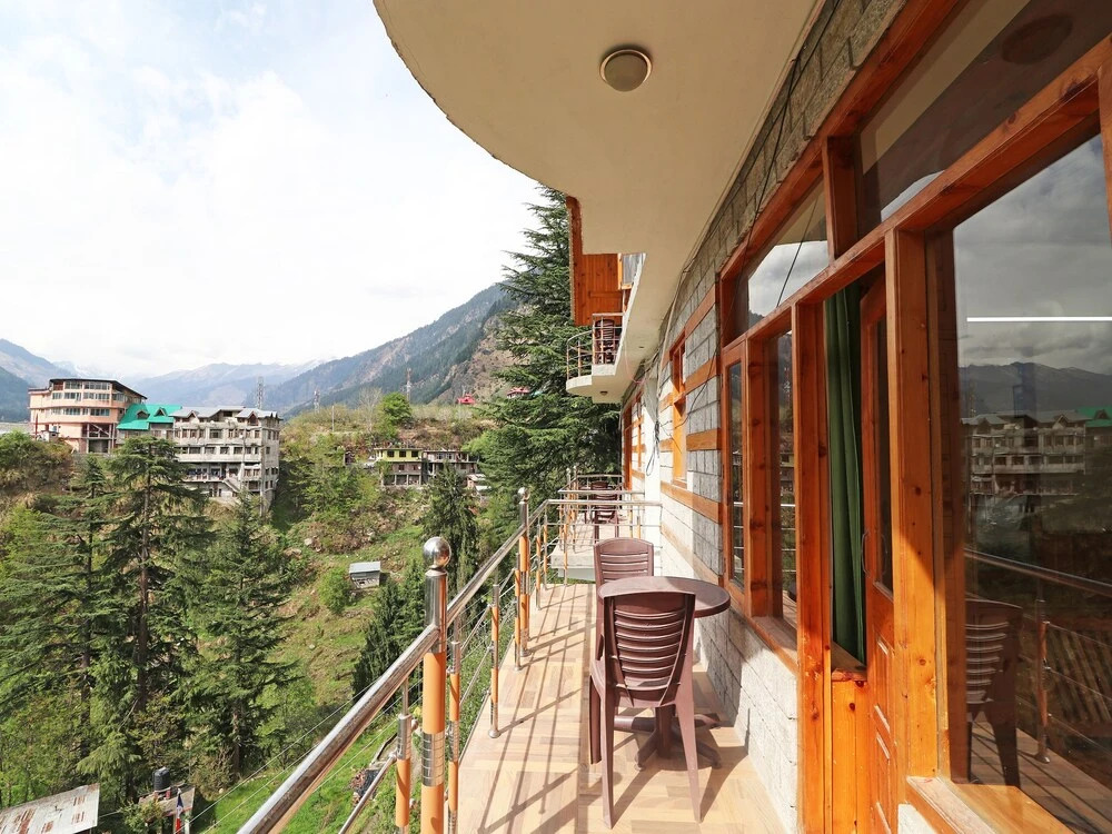 OYO 13716 Home Studio River View Naggar Road