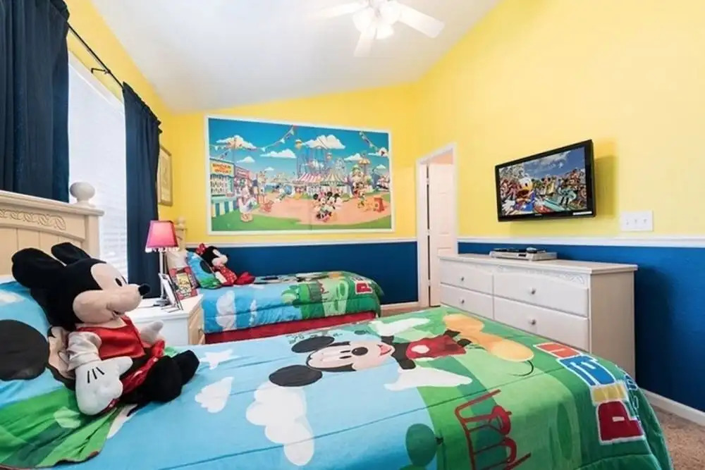 3 Br 2 Miles To Disney, Pool, Free Wifi And More 3 Bedroom Townhouse by RedAwning