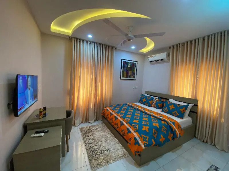 C7 Hazelwood Residence & Suites