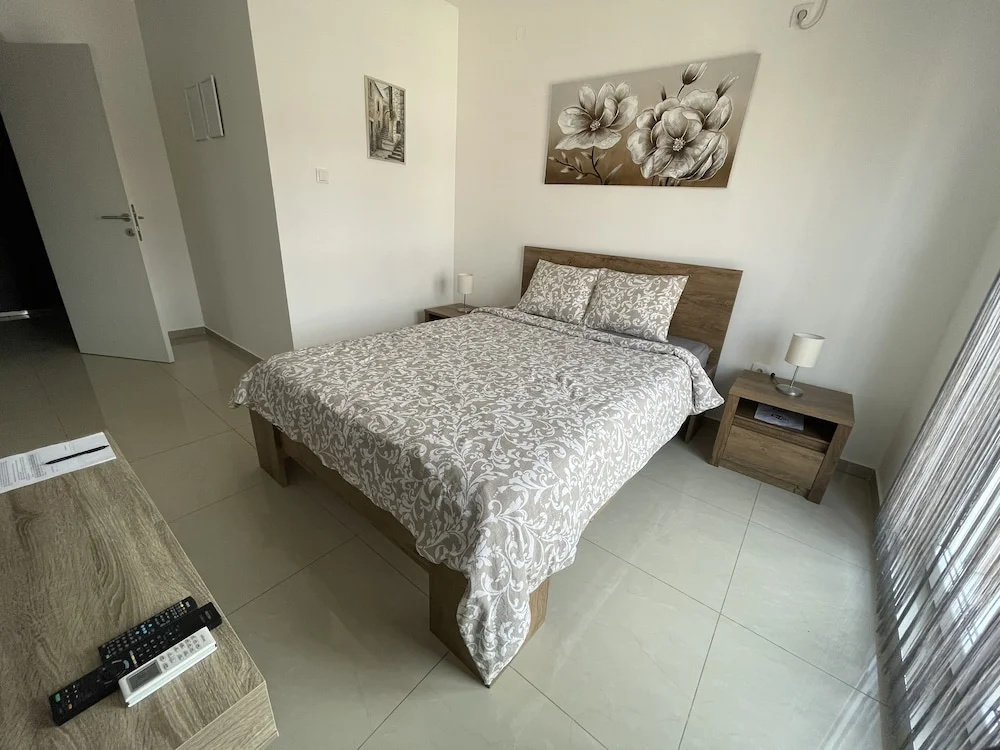 King Peter Apartments