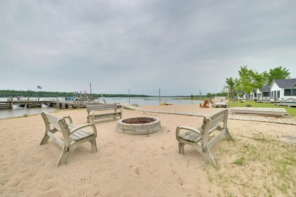 Complimentary Boat Rentals! Lake Huron Cabin