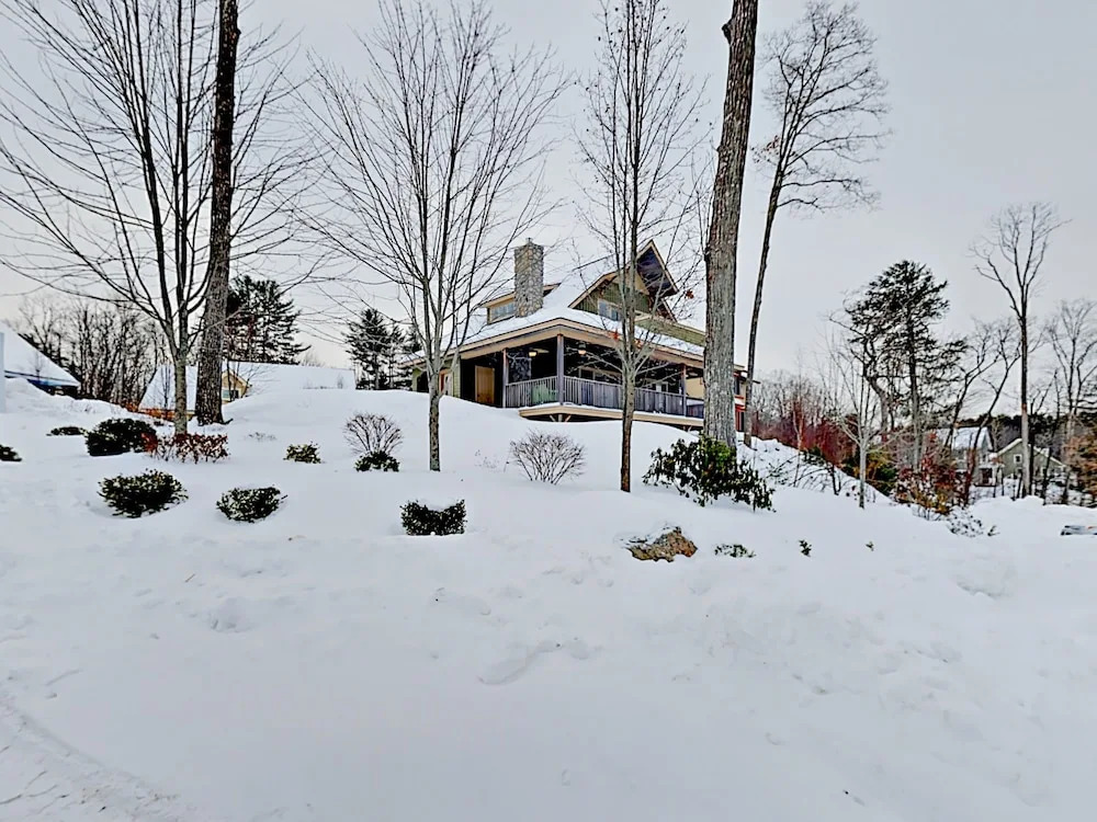 Hilltop Harbor Cottage 3 Bedrooms 2.5 Bathrooms Cottage