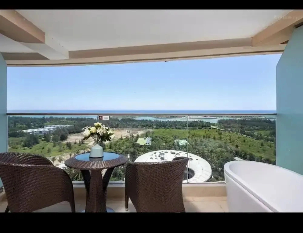 Qionghai Bozha Baiyuewan Zhenru Hotel