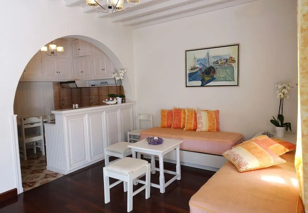 Le Coq Apartments