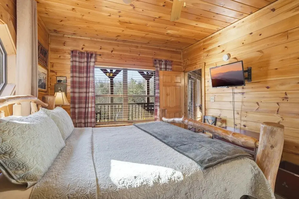 Knotty But Nice 4 Bedroom Home