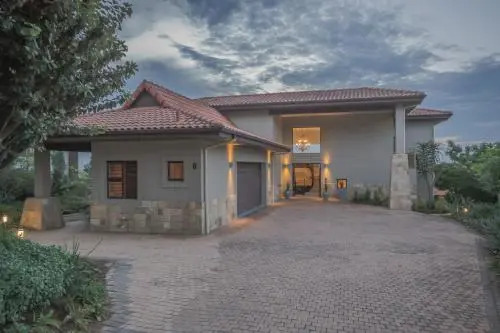8 Tinderwood Lane