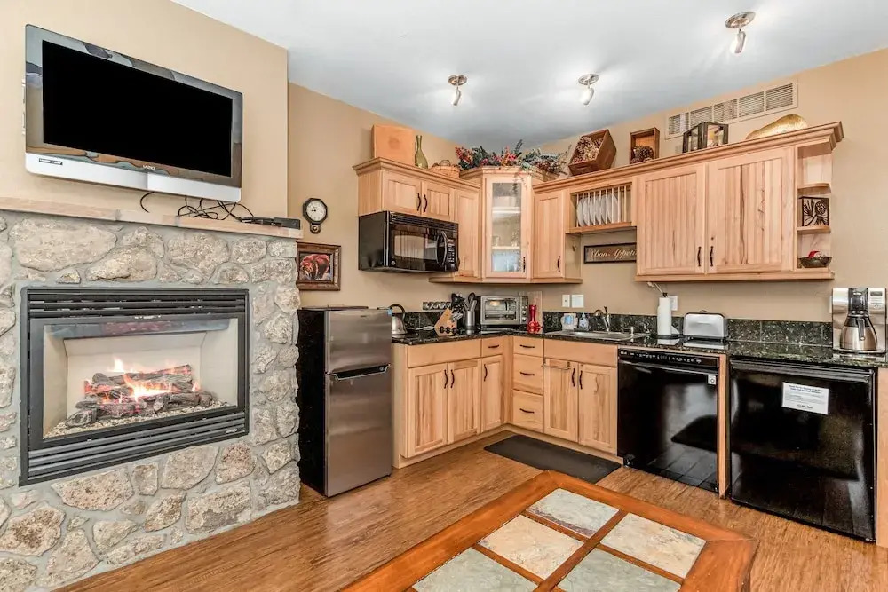 Deer Mountain 28b 1 Bedroom Condo by RedAwning