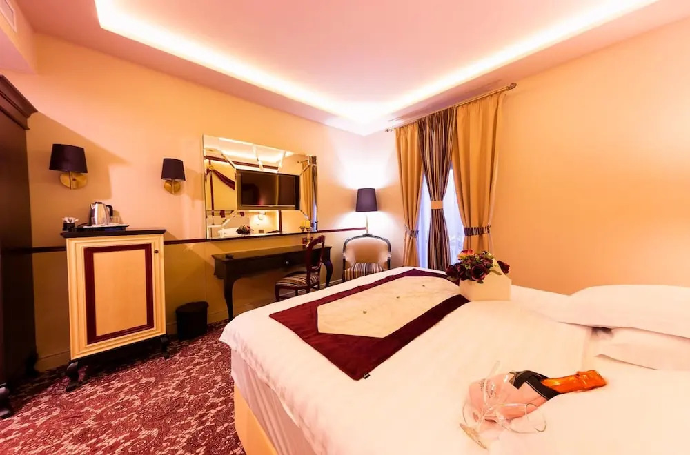 Domeniile Martinutzi - Hotel Cardinal