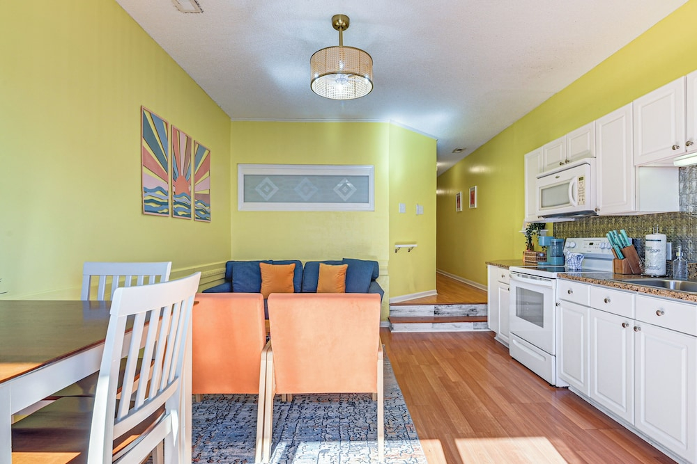 Steps to Sand: Chic Couples Garden City Retreat