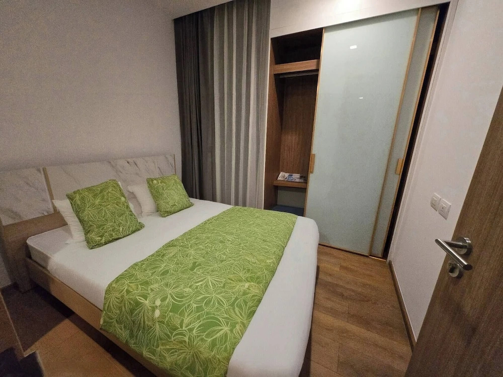 Charming 2 Bedroom Apartment in Heart of Phrom Phong