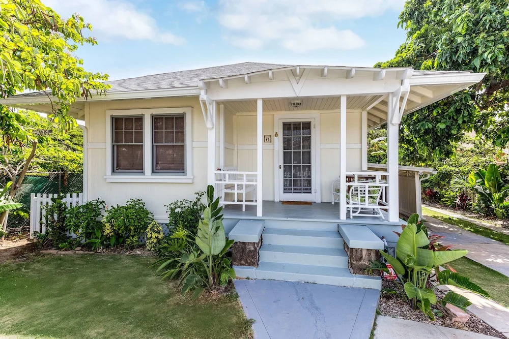 Upgraded 2br W/ Diamond Head Views - Walk To Beach 2 Bedroom Cottage