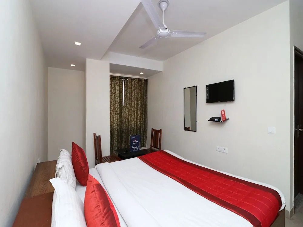 OYO 13301 Mayesha residency