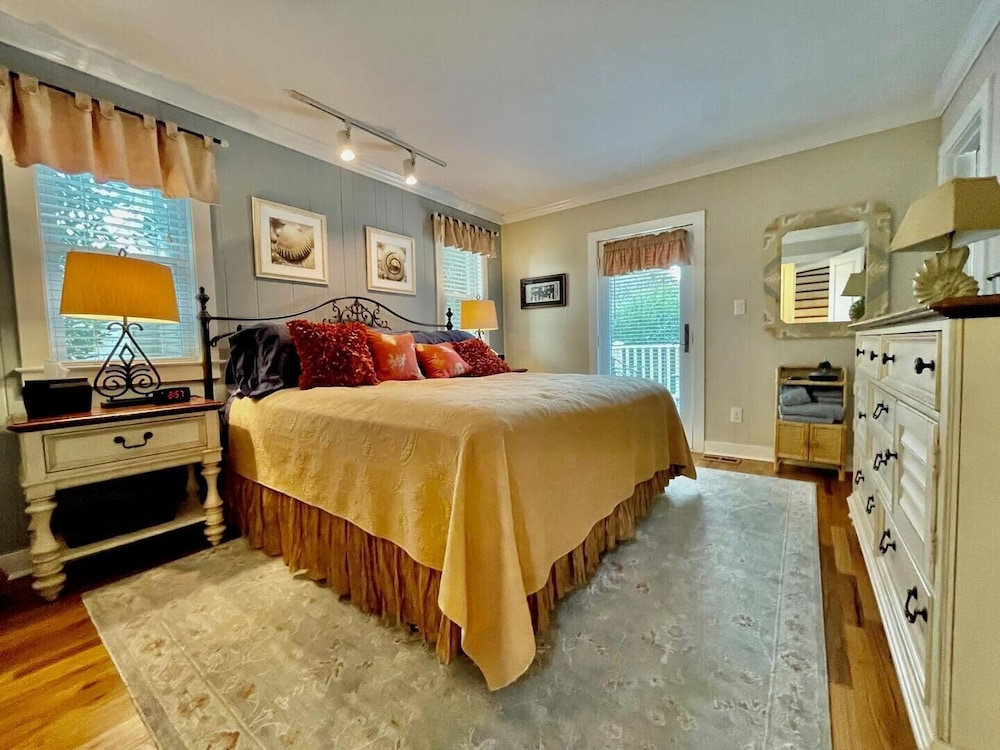 Scarborough Avenue 309