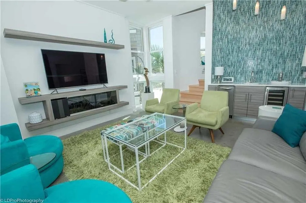 Seabreeze 5 Bedroom Home by RedAwning
