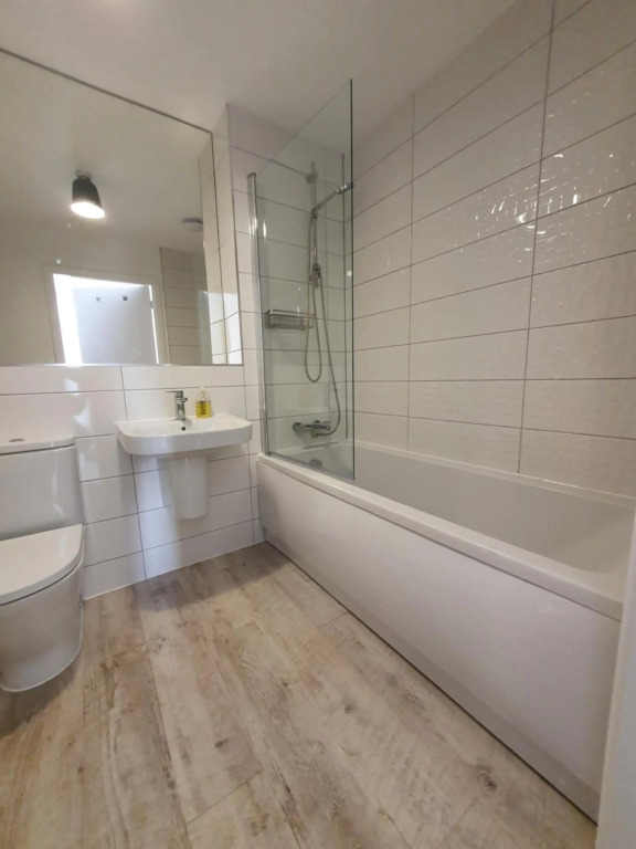 Lovely home close to City Center & Rail Station