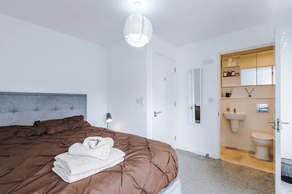 Luxury 2br in Salford, Slps 6, Wifi, Parking & ps5
