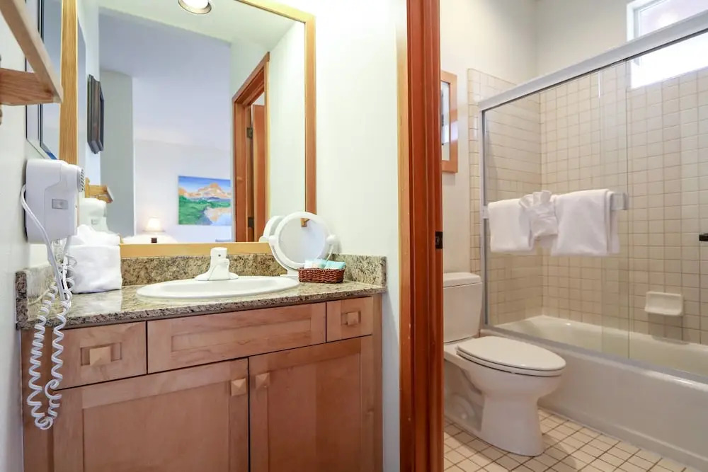 Snowcreek V 999 Mammoth Mountain Views, Private Washer Dryer, Pet-Friendly by RedAwning