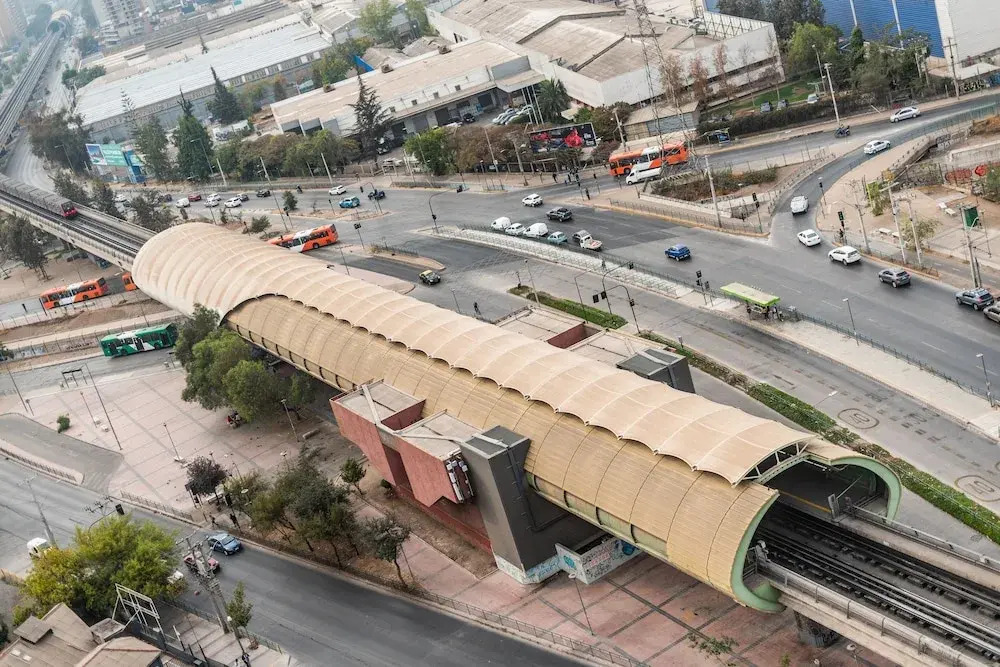 Alojamiento moderno y bien conectado a pasos del Metro y centros urbanos