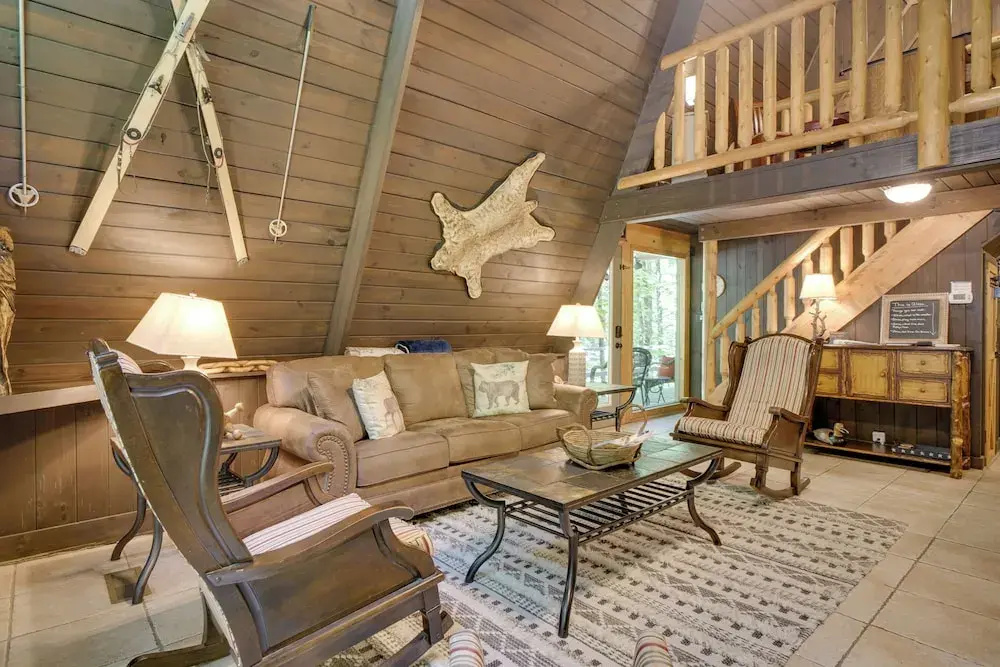 Snuggle Inn in the Heart of Chalet Village