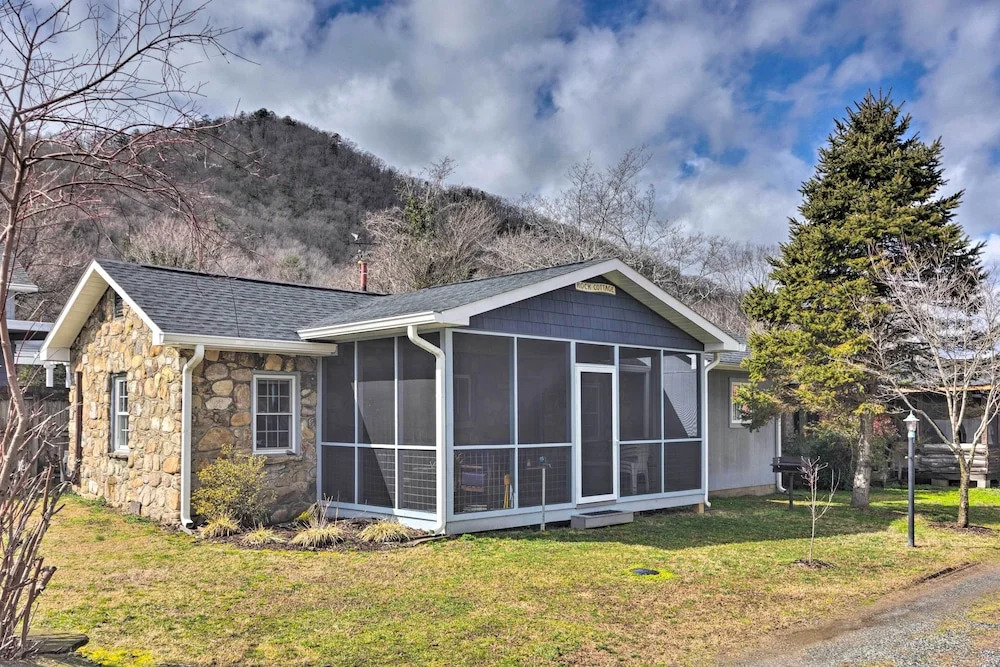 Screened Porch: 'the Rock Cottage' in Hot Springs