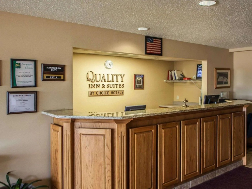 Quality Inn & Suites Eldridge Davenport North