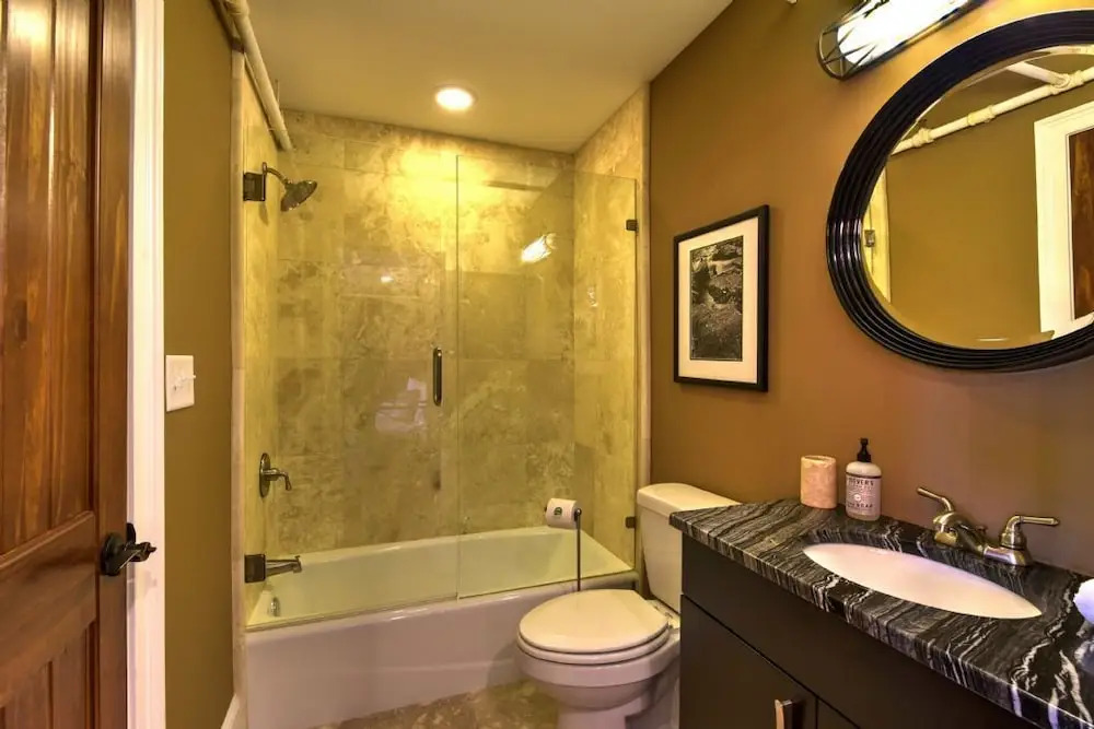 Ellington Loft - 3 Br Condo
