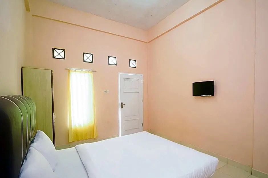 OYO Life 2888 Nayni Kost