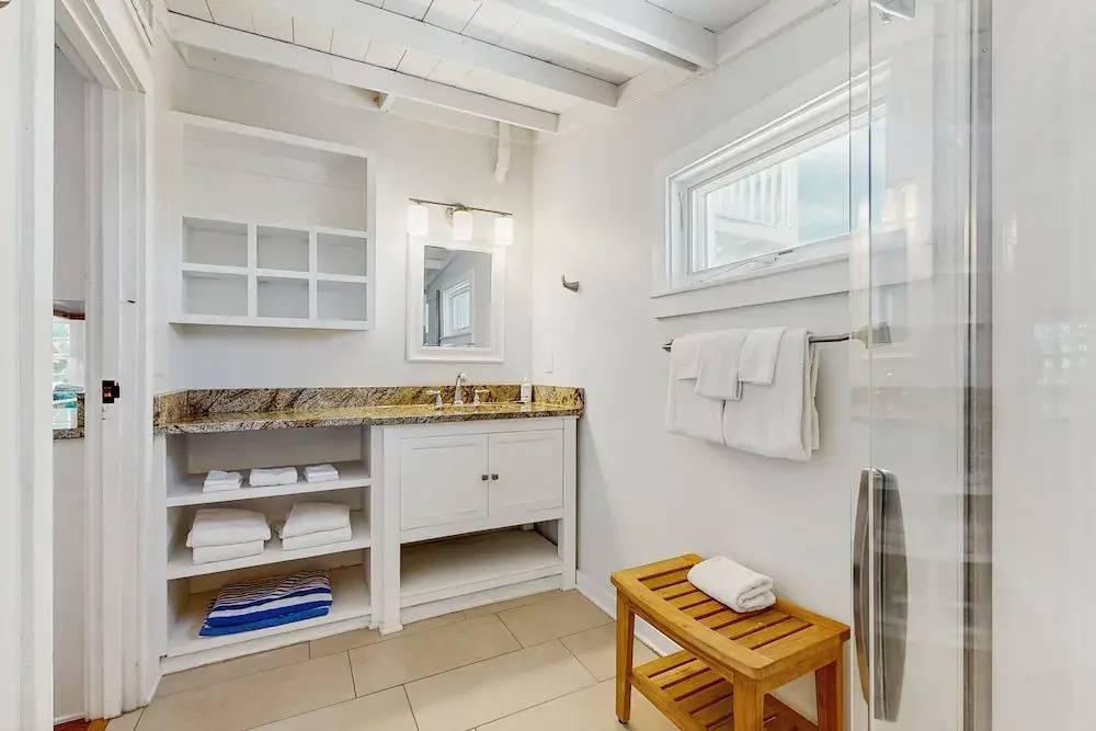 Sunny Oceanfront Home With Balcony, Full Kitchen, Central AC, & Washer/dryer